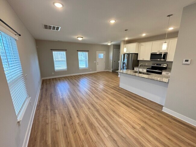 Foto del edificio - Robinson Rowhouses unit with 2 car garage!