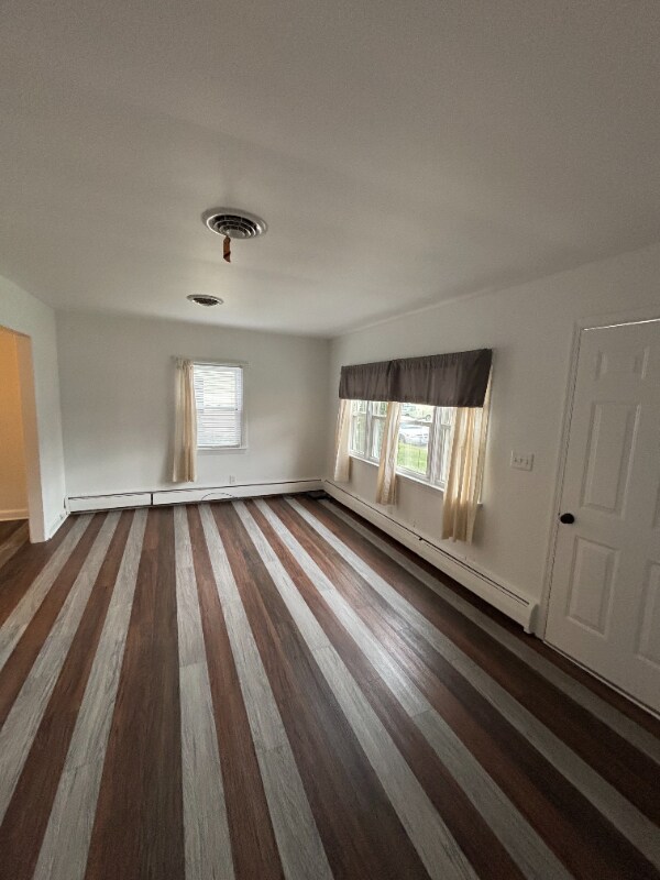 Foto del edificio - 319 Holly Ct