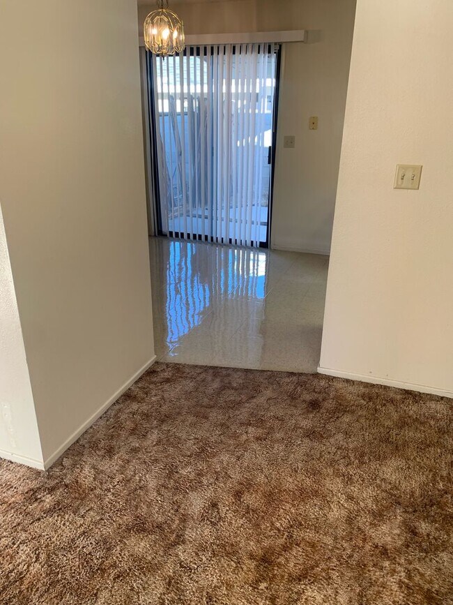 Building Photo - 1 BEDROOM 1 BATH TRIPLEX