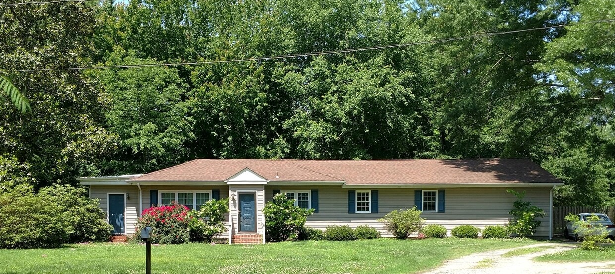 Foto principal - 240 Fresno Dr