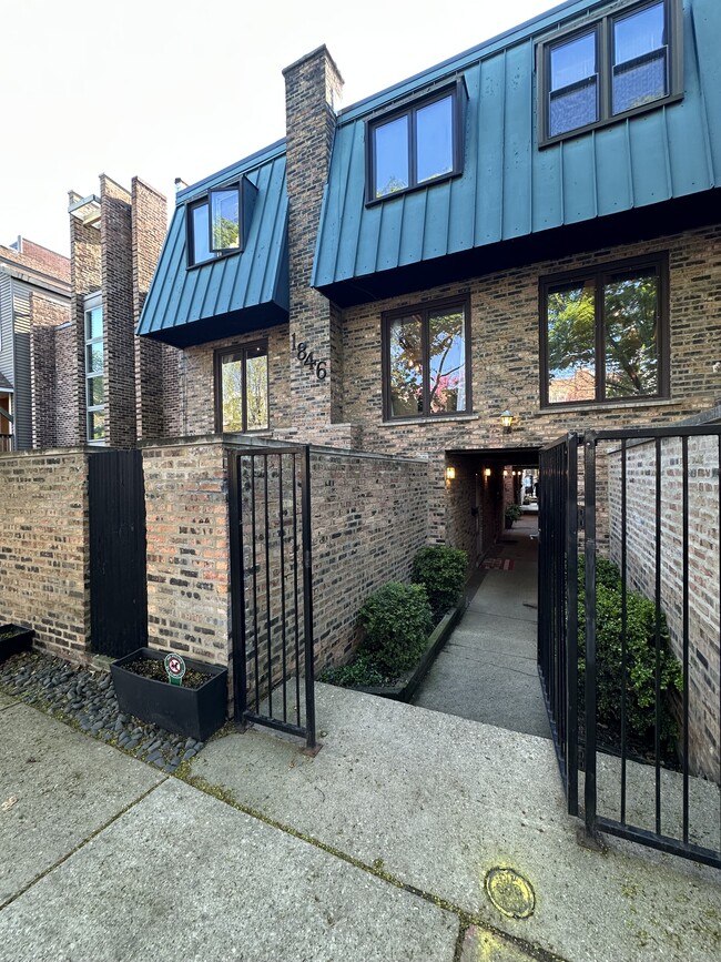 Building Photo - 1846 N Hudson Ave