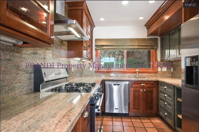 Foto del edificio - COMING SOON! Upgraded Townhouse with Spect...