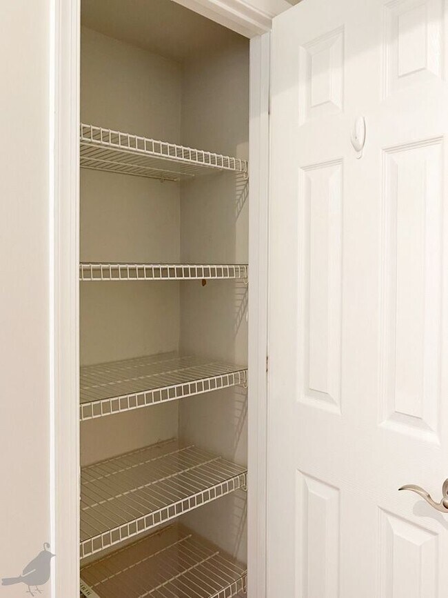 Foto del edificio - 330 Delafield Pl NW