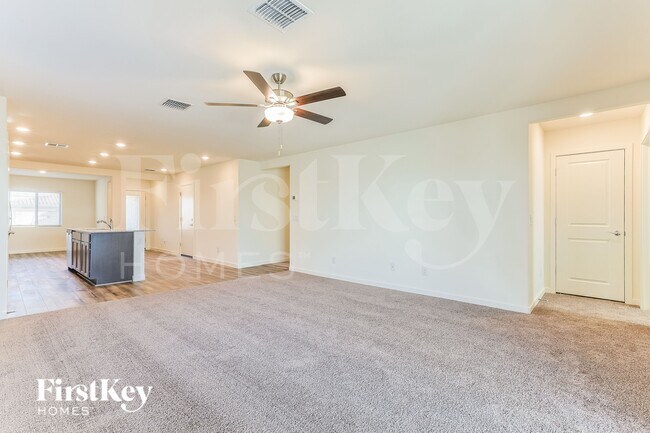 Foto del edificio - 1067 W 20th St