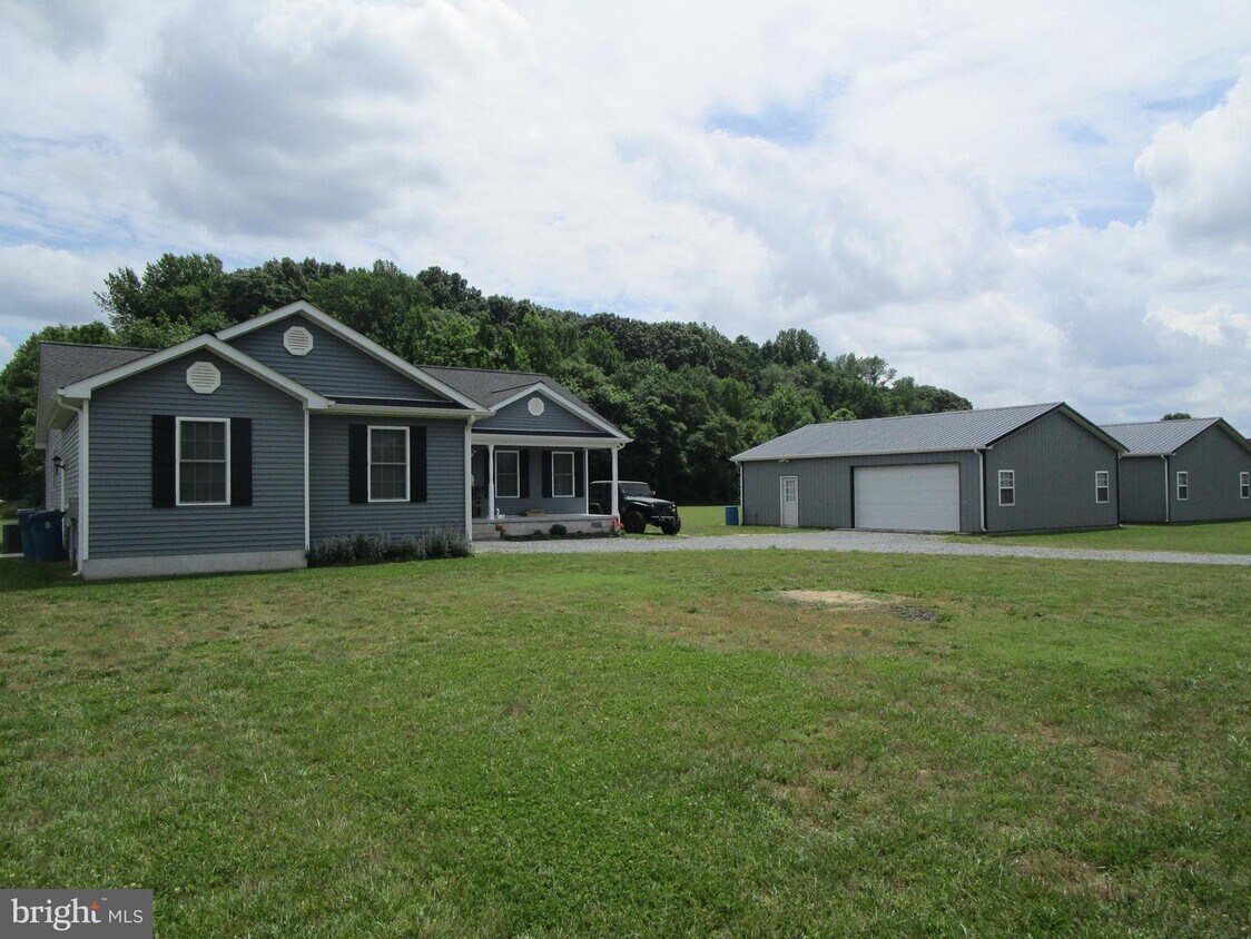Building Photo - 564 Andrews Lake Rd