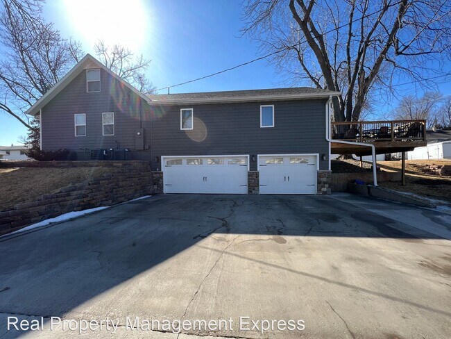 Building Photo - 4 br, 4 bath House - 2001 S Willow Ave