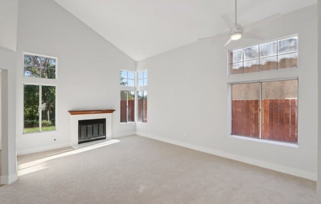 Building Photo - 16021 Augusta Dr