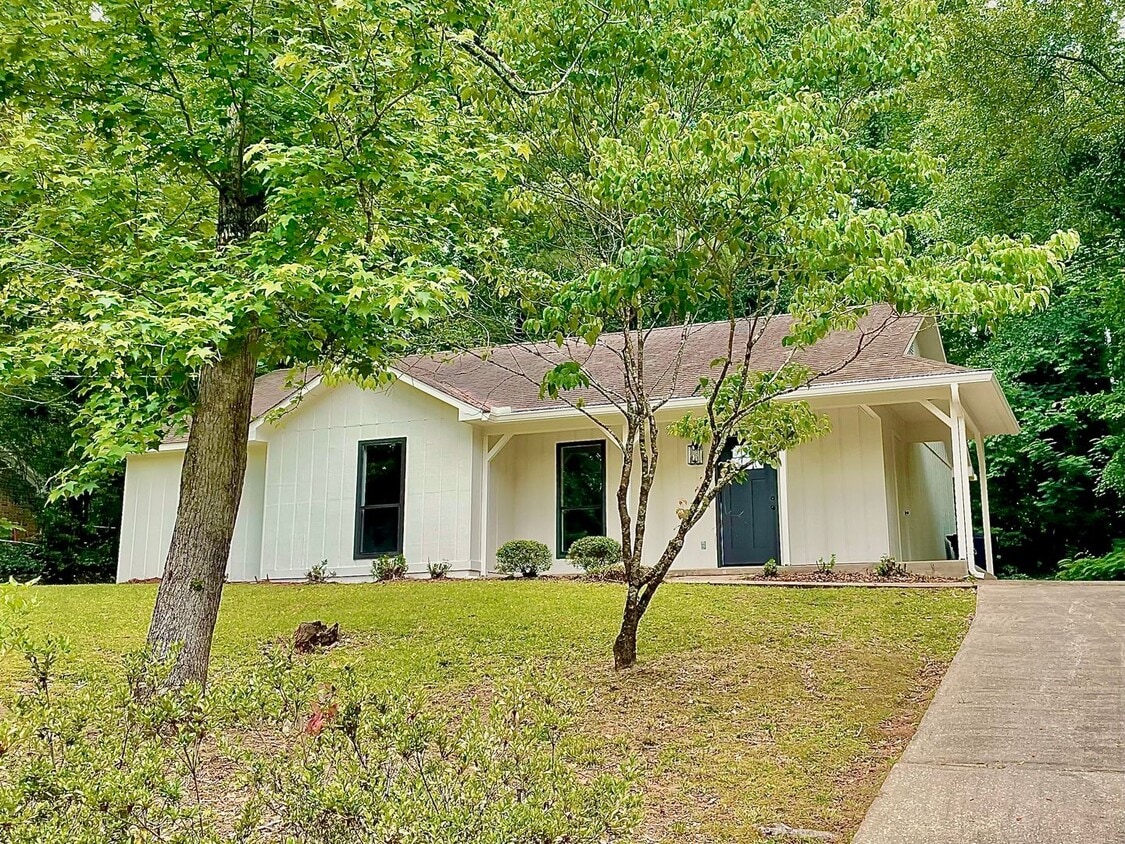 Primary Photo - N Cedarbrook Bungalow