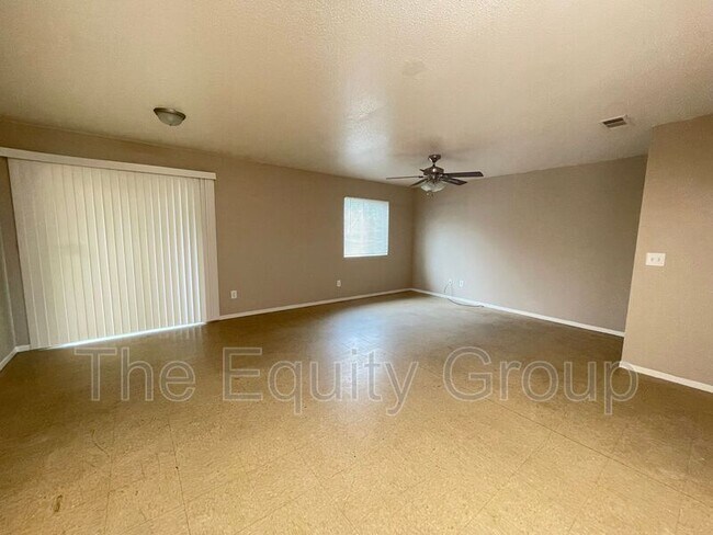 Foto del edificio - 1424 Cottage Pl