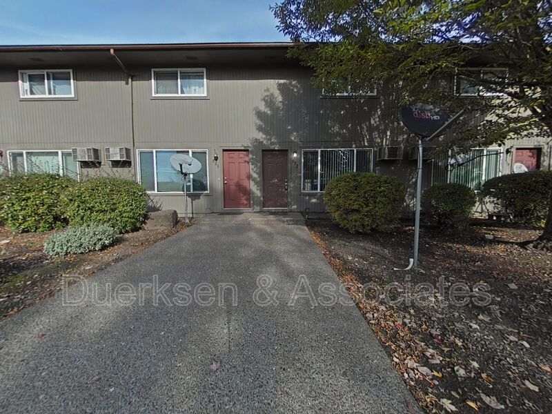 Foto principal - 923 22nd Ave SW