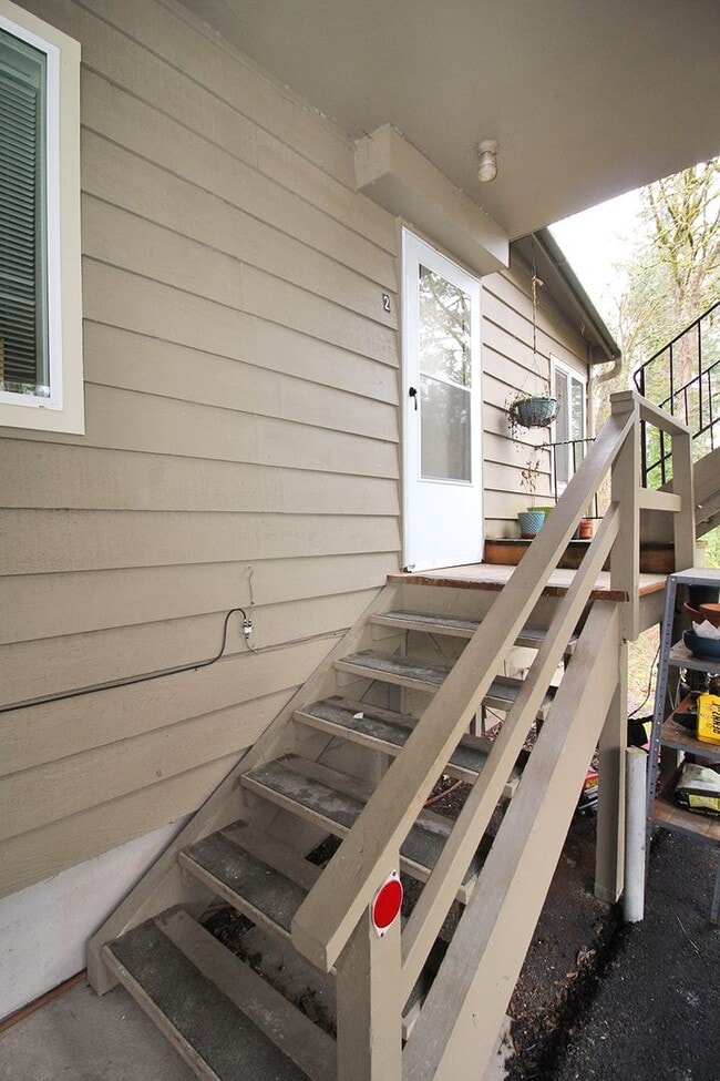 Building Photo - 3736 SW 10th Ave