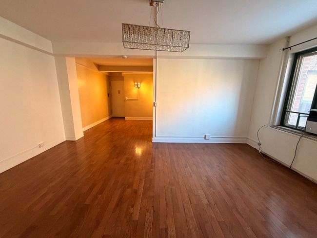 Building Photo - 1530 Metropolitan Ave