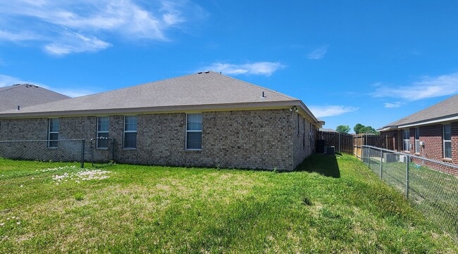 Building Photo - Lovely 2 Bed/2 Bath Duplex in Trimmier Est...