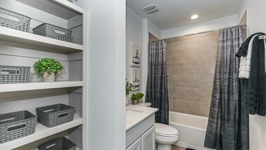 Building Photo - 7918 Murciana Dr