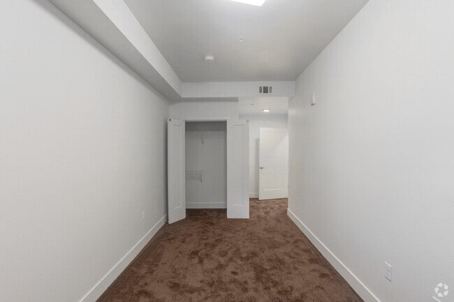 2BR, 1BA - 840SF - Alexander Station