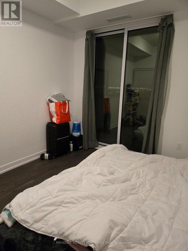 Building Photo - 7 Golden Lion Heights