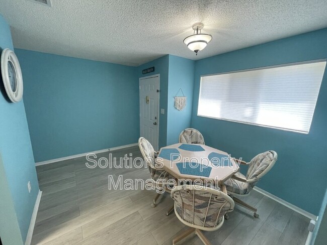 Foto del edificio - 600 Beach Park Ln
