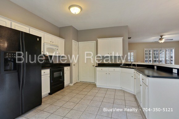 Building Photo - 2105 McKenzie Creek Dr