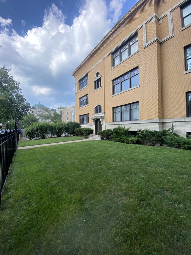 Primary Photo - 2459 N Orchard St