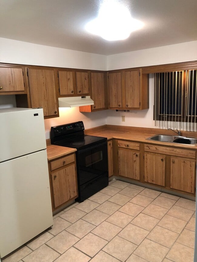 Interior Photo - 4651 GOVERNORS DR