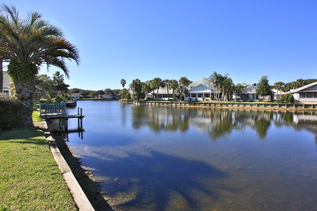 Vista al canal de una casa en Sea Colony, Palm Coast. - 2 Avalon Ter