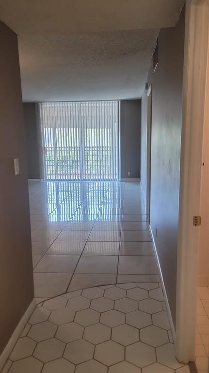 Foto del edificio - 404 NW 68th Ave