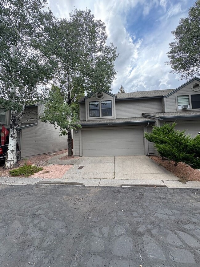 Building Photo - Gorgeous Foxglenn Rental