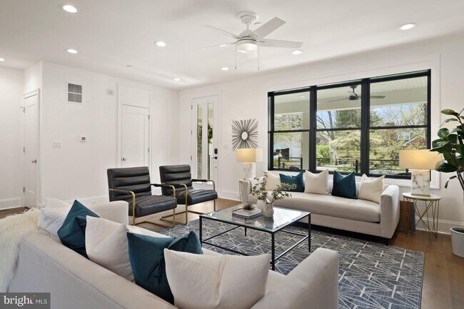 Foto del edificio - 4711 Ellicott St NW