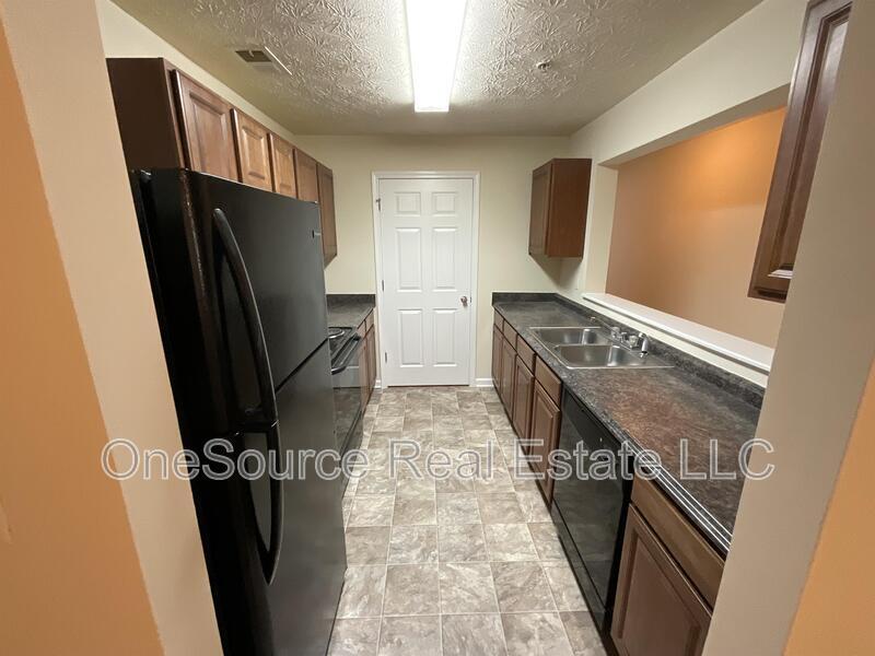 Foto principal - 1202 Fairington Club Dr