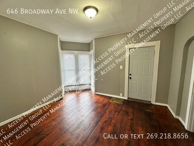 Foto del edificio - 646 Broadway Ave NW