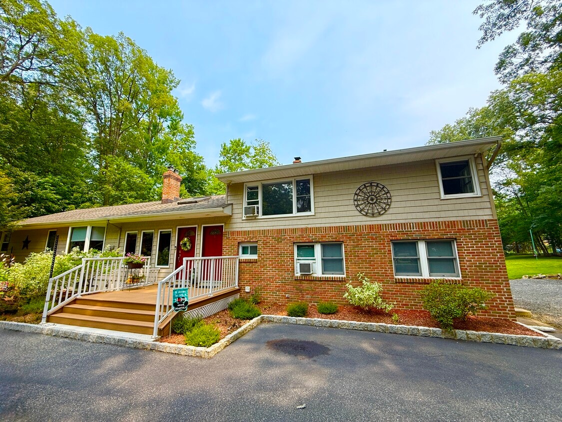 Foto principal - 210 Conklintown Rd