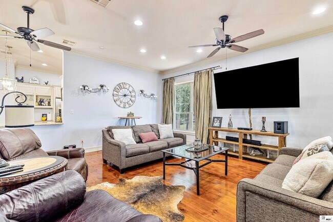 Foto del edificio - 237 River Oaks Dr