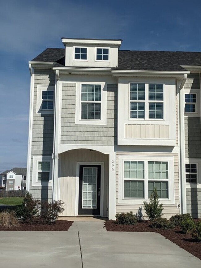 Building Photo - 295 Halton Crossing Dr SW