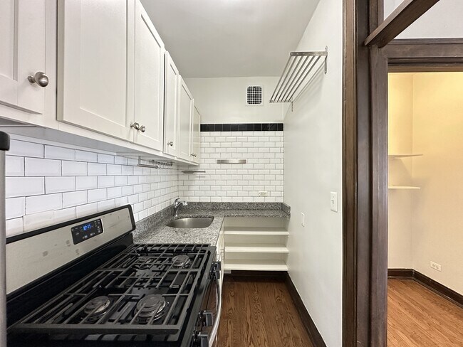 Building Photo - 1367 E 53rd St