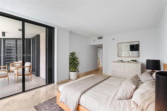 Foto del edificio - 520 Brickell Key Dr