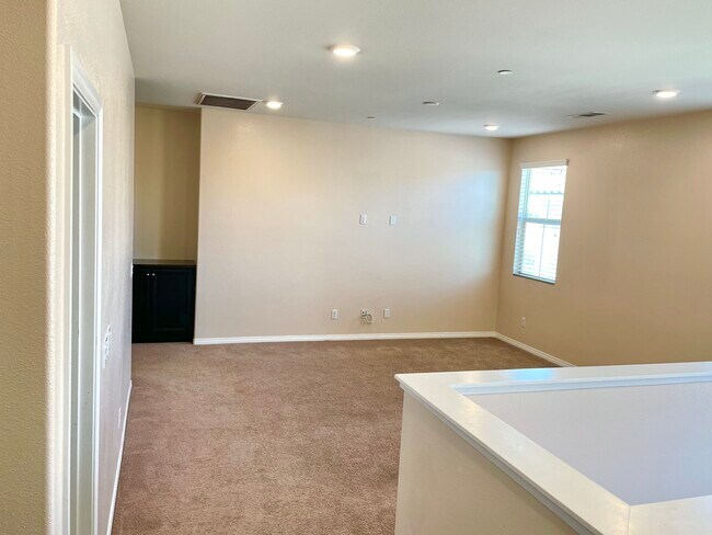 Foto del edificio - 13358 Los Robles Ct