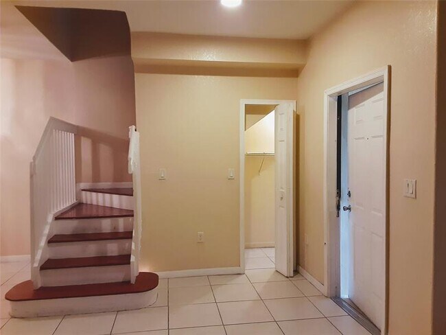 Foto del edificio - 1425 SE 24th Ct