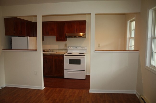 Interior - 2136-2140 Route 44
