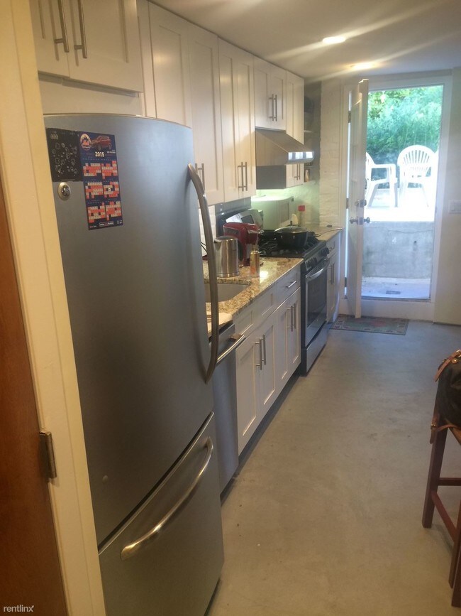 Building Photo - 1 br, 1 bath Apartment - 3090 41st St