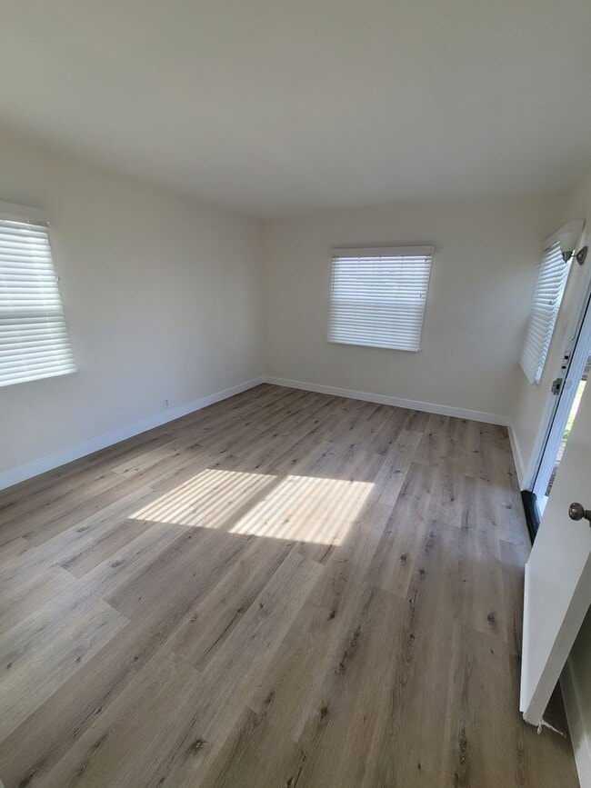 Photo - 2650-2652 Carson-GB (DMM1145) Apartment