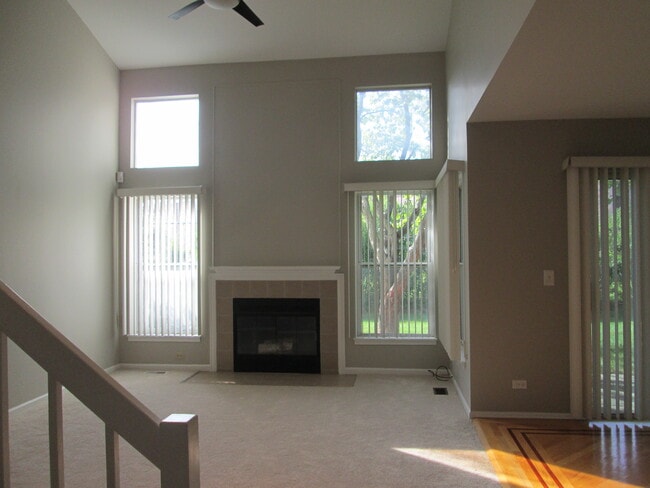 Building Photo - 255 Old Oak Ct W