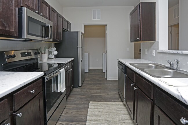 2BR, 2BA - 1074 SF - The Maddox