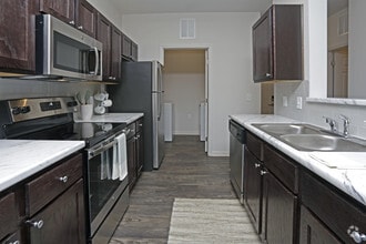 2BR, 2BA - 1074 SF - The Maddox