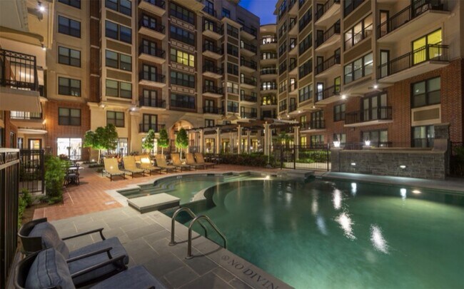 Foto del edificio - 2303 Mid Ln