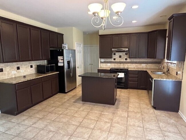 Building Photo - Gorgeous Cary 4BD/3BA home in the prestigious Cary Preston neighborhood!