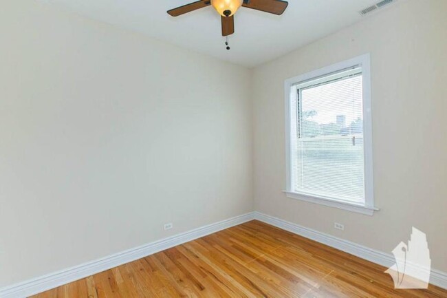 Building Photo - 2 bedroom in Chicago IL 60613