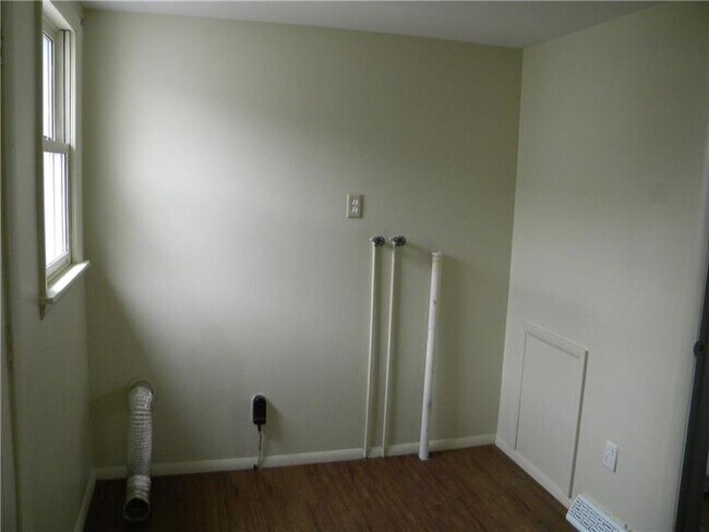 Building Photo - 222 Loyalhanna Ave