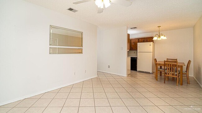Building Photo - 1500 Evergreen Ave