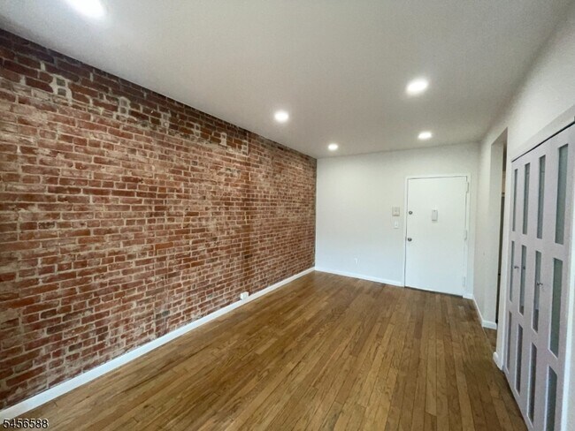 Foto del edificio - 6 E Blackwell St