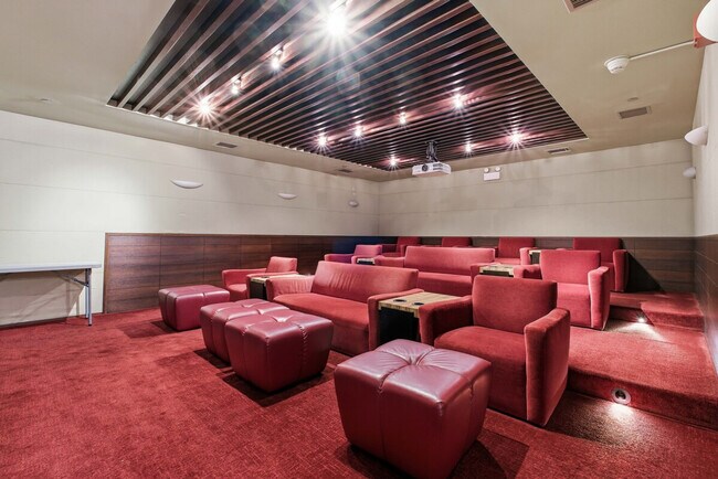 Foto del edificio - 49 E Superior St